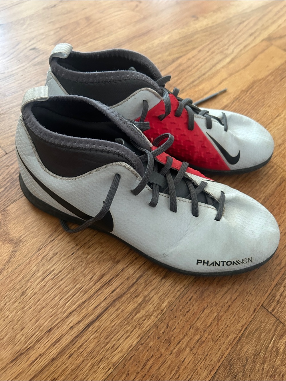 Nike Phantom Vision Elite - Size 5 Youth Light Gray/Red